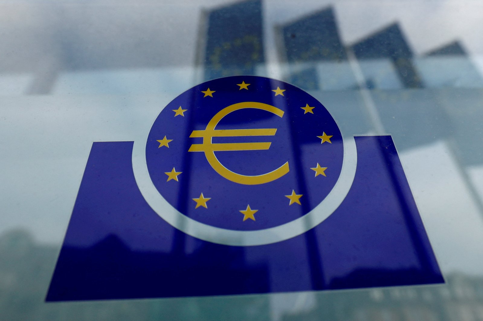 ECB siap untuk kenaikan suku bunga besar dalam menghadapi rekor inflasi