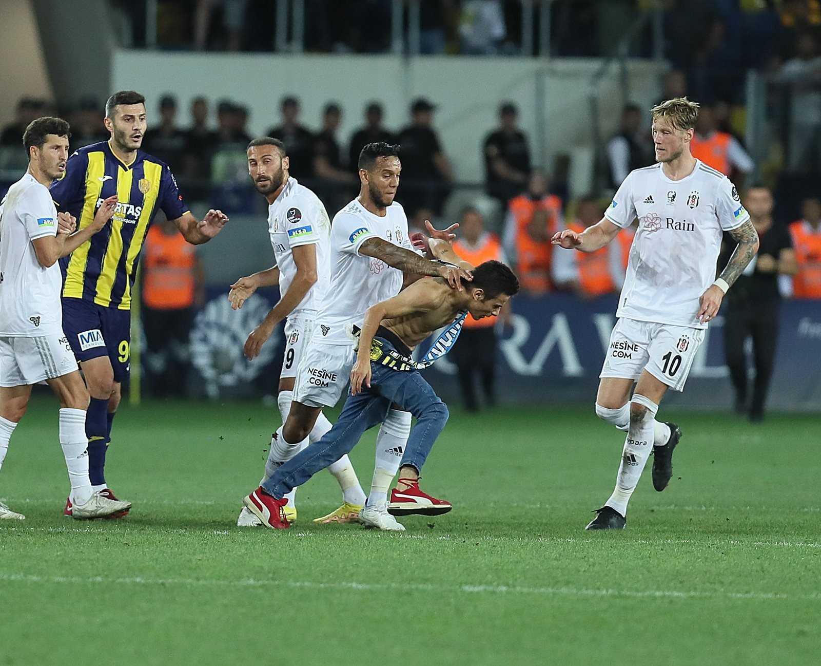 Beşiktaş&#039;s Josef de Souza distances a pitch invader from teammates after a Süper Lig match, Ankara, Türkiye, Sept. 4, 2022. (DHA Photo)