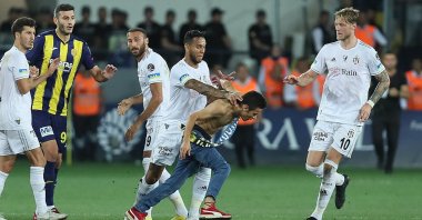 Beşiktaş&#039;s Josef de Souza distances a pitch invader from teammates after a Süper Lig match, Ankara, Türkiye, Sept. 4, 2022. (DHA Photo)