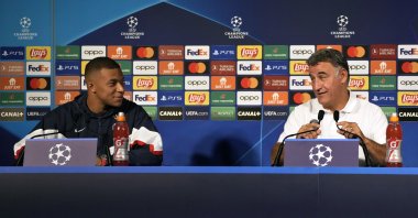 PSG's Kylian Mbappe (L) and coach Christophe Galtier at a press conference, Paris, France, Sept. 5, 2022. (AP Photo)