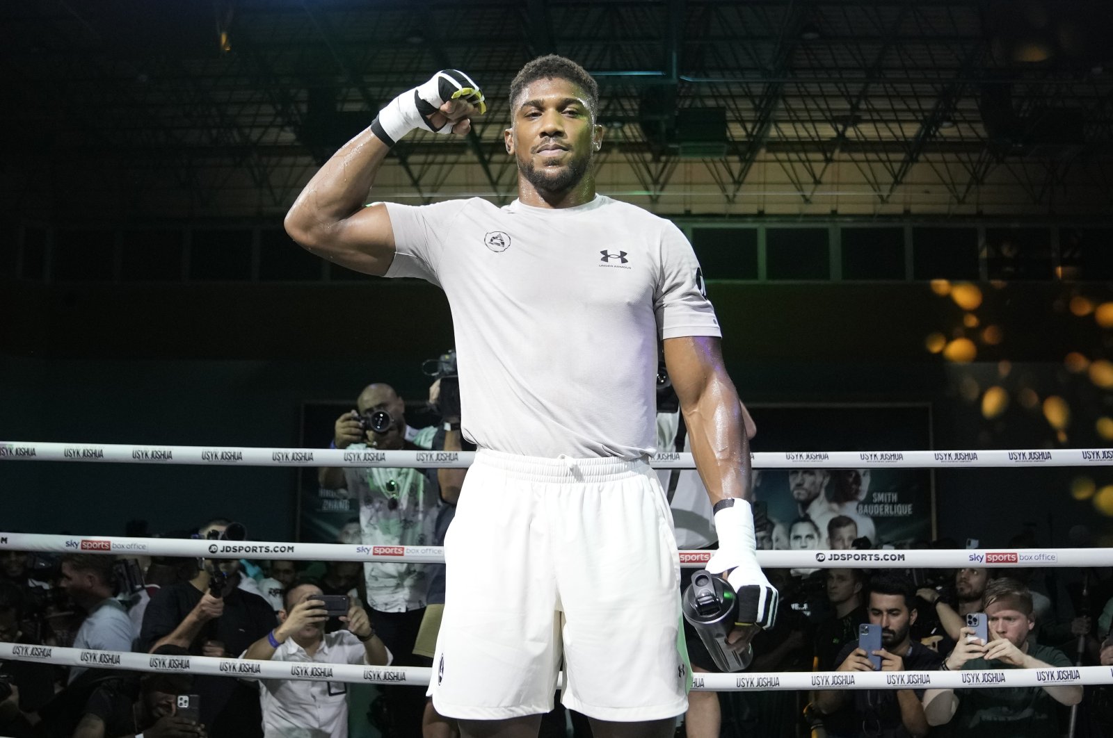 Britain&#039;s Anthony Joshua takes part in a public workout in Jeddah, Saudi Arabia, Aug. 16, 2022. (AP Photo)