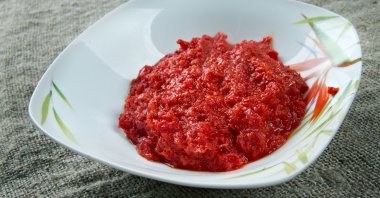 The ingredients are at their peak in the final days of summer for traditional Turkish tomato and pepper pastes. (Shutterstock Photo)