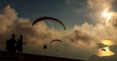 A view of paragliders taking off from Babadağ, in Muğla, southwestern Türkiye, Sept. 7, 2022. (AA PHOTO) 