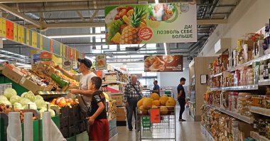 People shop at a Russian food discount chain "DA!" shop in Moscow, Russia, Aug. 30, 2022. (EPA Photo)