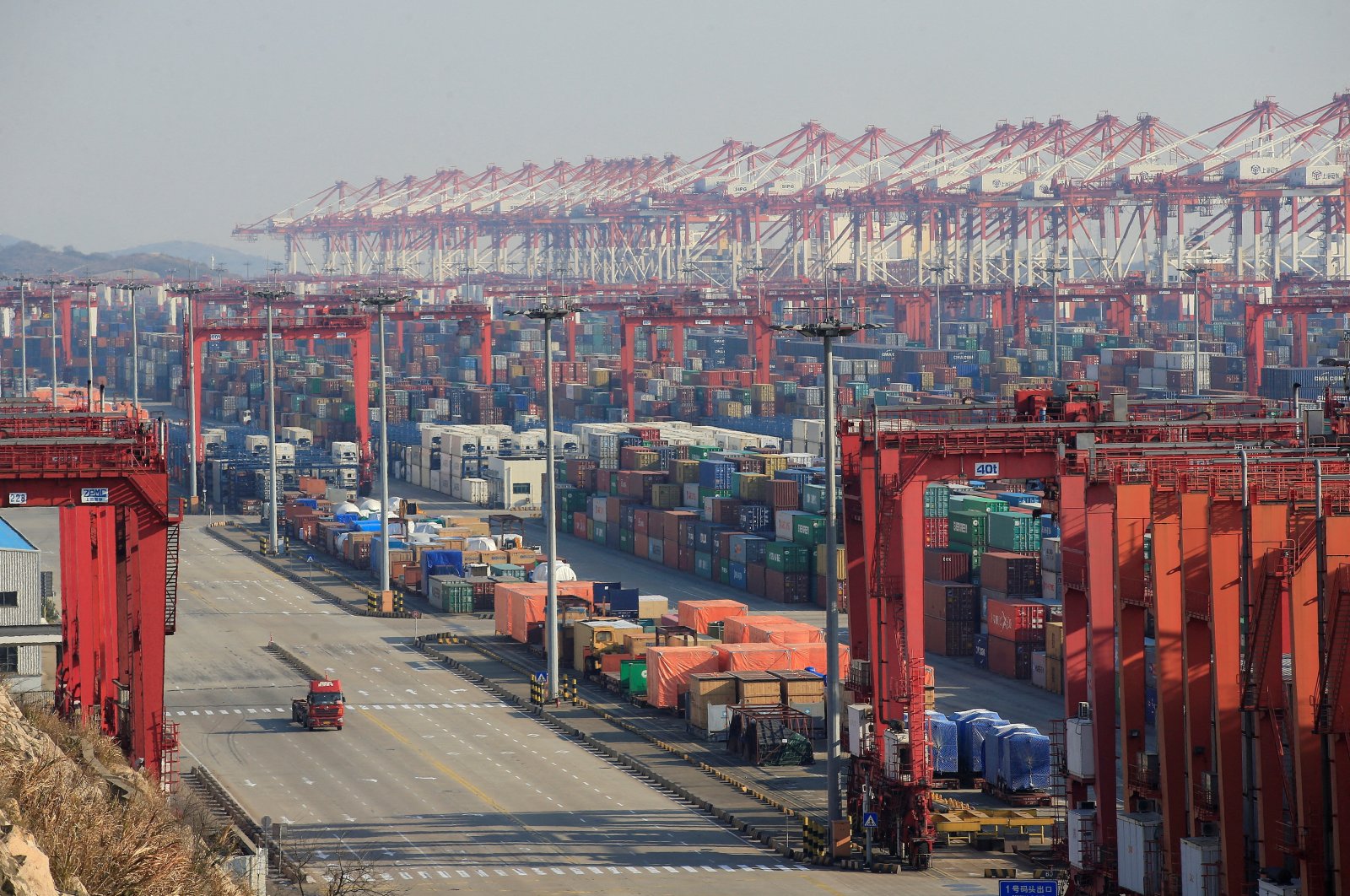 Containers are seen at the Yangshan Deep Water Port, part of the Shanghai Free Trade Zone, in Shanghai, China, Feb. 13, 2017. (Reuters Photo)