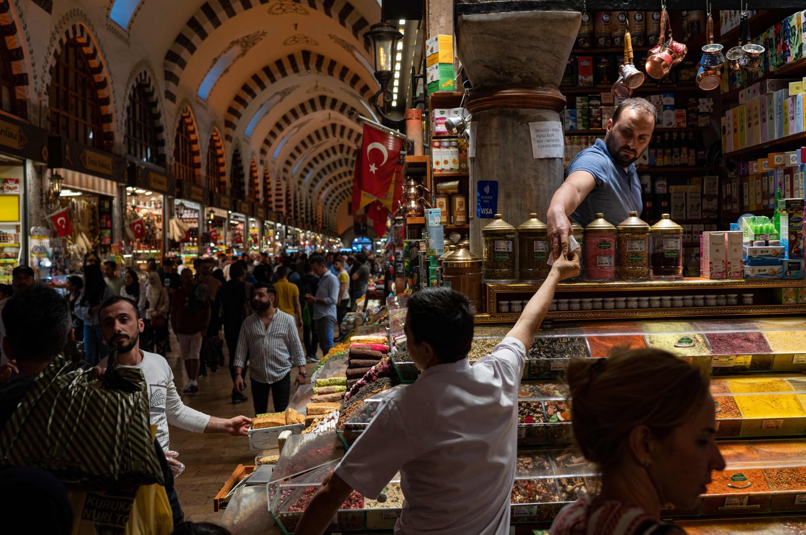 A salesperson serves customers in the Spice Bazaar in Istanbul&#039;s Eminönü neighborhood, Türkiye, Sept. 6, 2022. (AFP Photo)