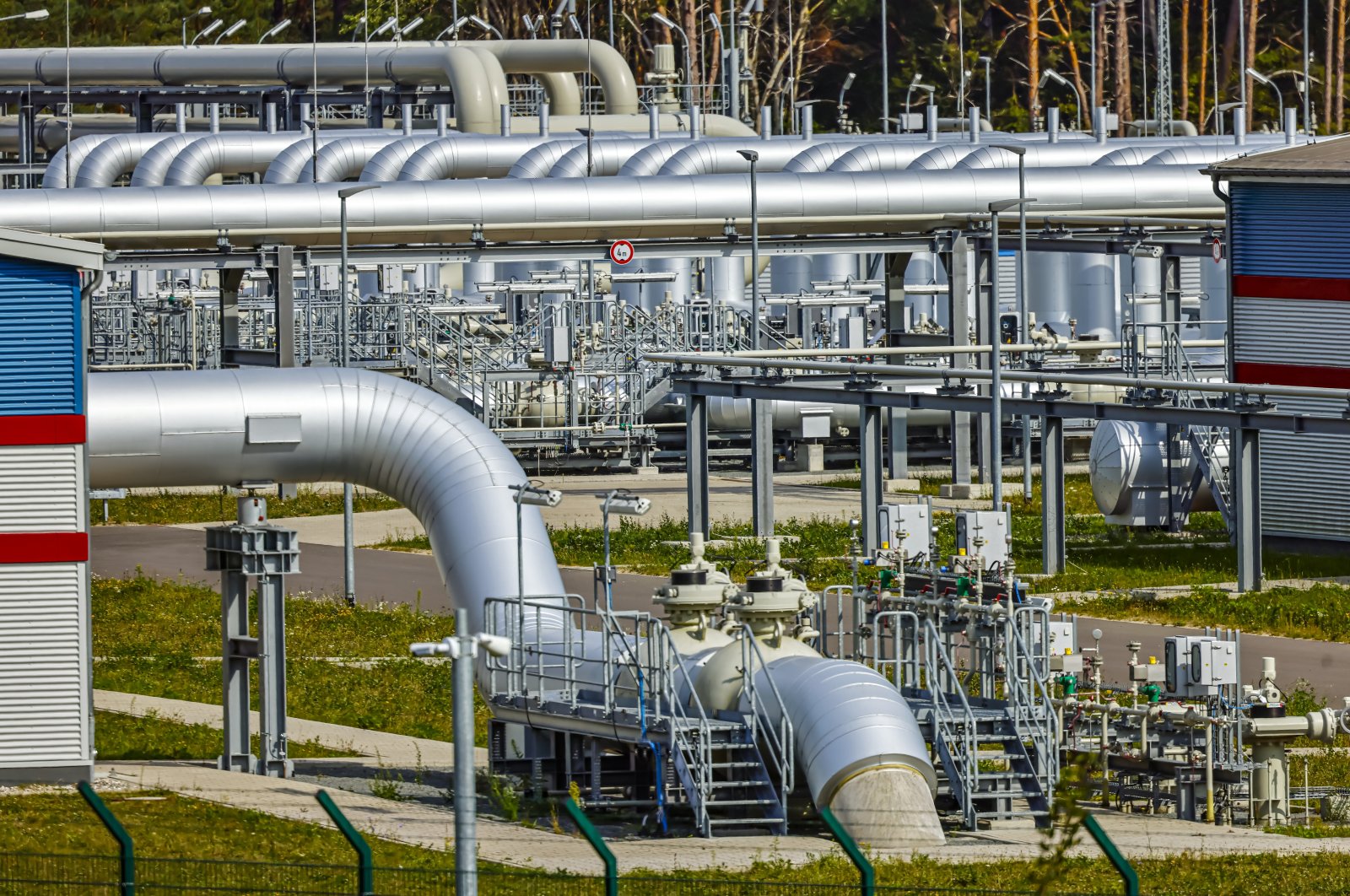 Gazprom mengatakan pengiriman gas Rusia ke UE turun 48% tahun ini
