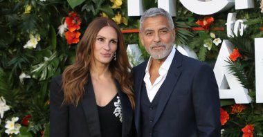 American actors George Clooney (R) and Julia Roberts pose for the media at the world premiere of the movie &quot;Ticket To Paradise&quot; at the Odeon Luxe theater in Leicester Square in London, U.K., Sept. 7, 2022. (EPA Photo)