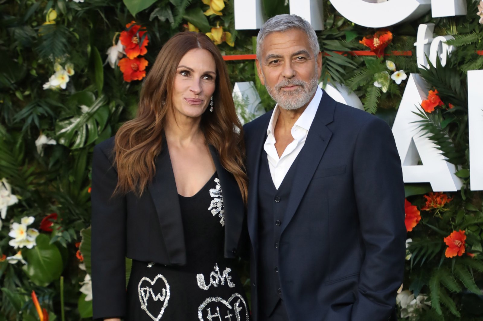 American actors George Clooney (R) and Julia Roberts pose for the media at the world premiere of the movie &quot;Ticket To Paradise&quot; at the Odeon Luxe theater in Leicester Square in London, U.K., Sept. 7, 2022. (EPA Photo)
