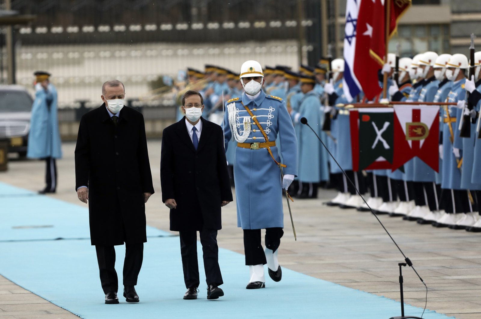President Recep Tayyip Erdoğan and Israel&#039;s President Isaac Herzog (R) inspect a military guard of honor during a welcome ceremony in Ankara, Türkiye, March 9, 2022. (AP Photo)