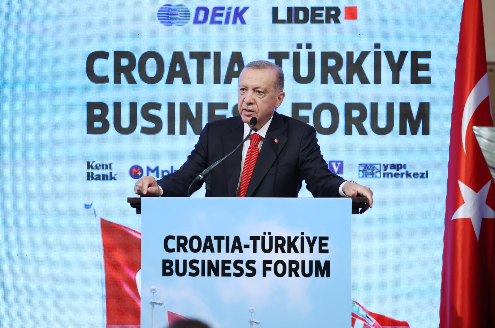 President Recep Tayyip Erdoğan addresses the Türkiye-Croatia Business Forum in the capital Zagreb, Croatia, Sept. 8, 2022. (AA)