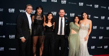 (From L) German actor Matthias Schweighofer, Syrian swimmer Sarah Mardini, French-Lebanese actress Manal Issa, swimm trainer Sven Spannekrebs  French-Lebanese actress Nathalie Issa, and Syrian swimmer Yusra Mardini arrive for &quot;The Swimmers&quot; premiere at Roy Thomson Hall during the opening night of the Toronto International Film Festival in Toronto, Ontario, Canada, Sept. 8, 2022. (AFP Photo)