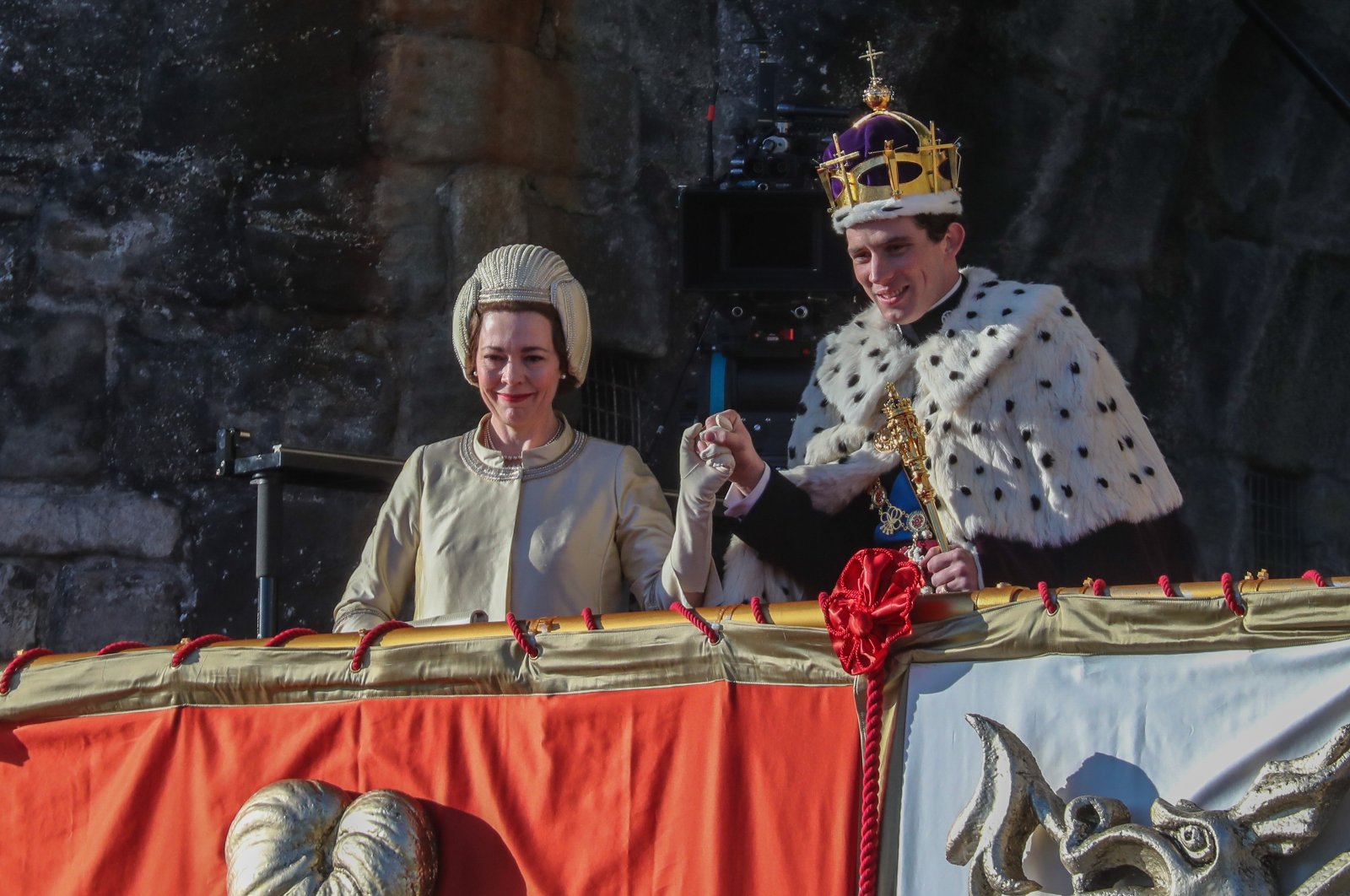 ‘The Crown’ akan menghentikan syuting musim ke-6 untuk berduka atas Ratu Elizabeth