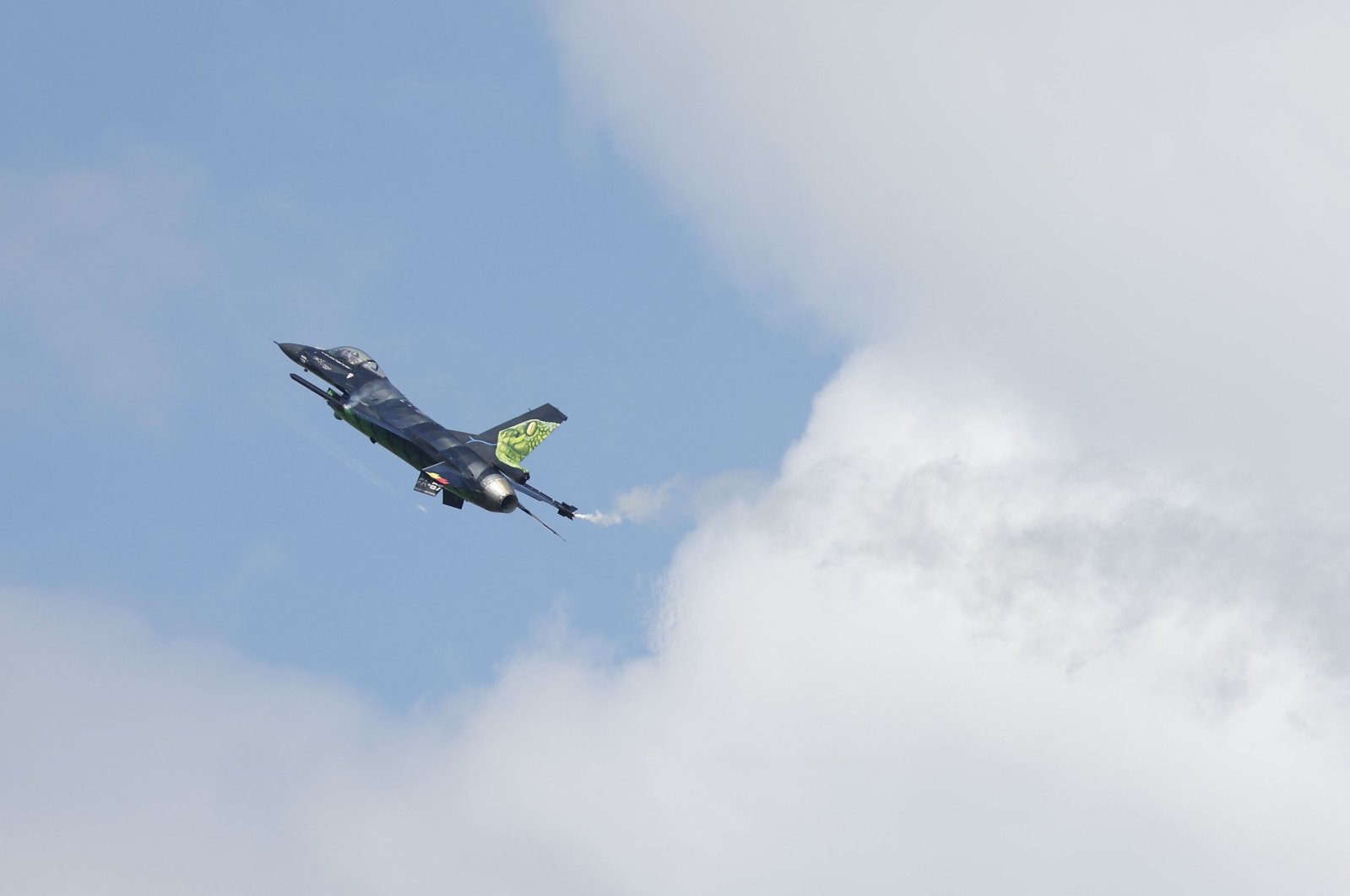 An F-16 aircraft of Belgium&#039;s Airforce performs during the &quot;Airpower 2022&quot; air show in Zeltweg, Austria, Sept. 2, 2022. (AFP Photo)