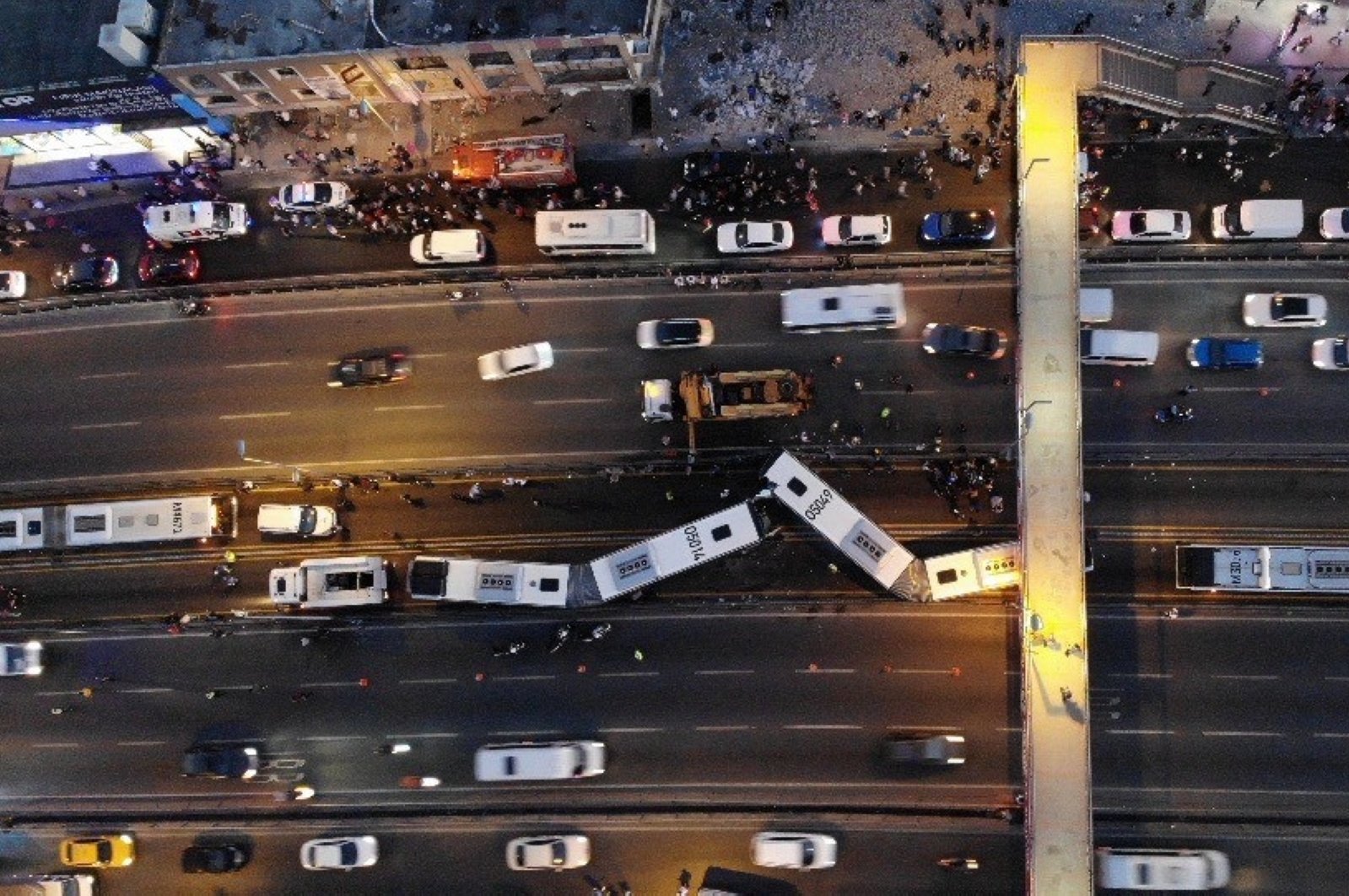 99 penumpang terluka dalam bentrokan metrobus di Istanbul