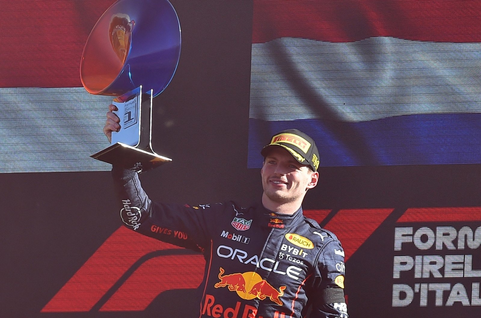  Red Bull&#039;s Max Verstappen celebrates with the trophy on the podium after winning the Italian Grand Prix, in Monza, Italy, Sept. 11, 2022. (Reuters Photo)