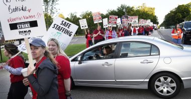 Nurses strike outside North Memorial Health Hospital in Robbinsdale, Minnesota, U.S., Sept. 12, 2022. (AP Photo)