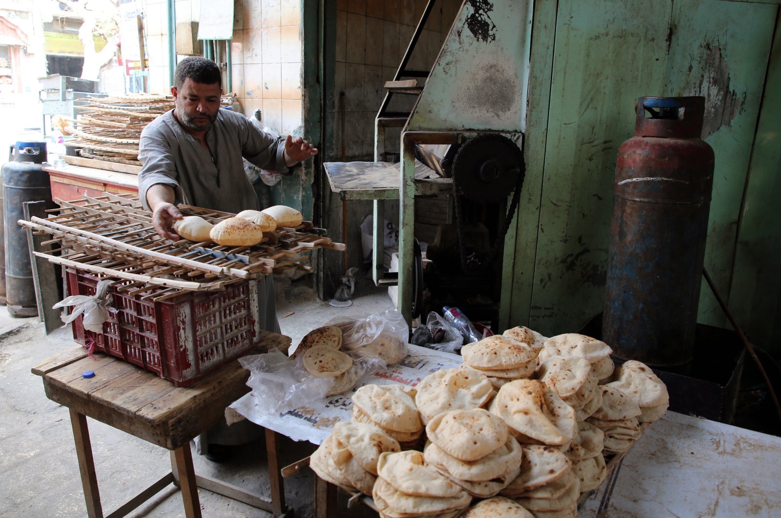 A baker arranges bread at a bakery in Cairo, Egypt, Sept. 8, 2022. (EPA Photo)
