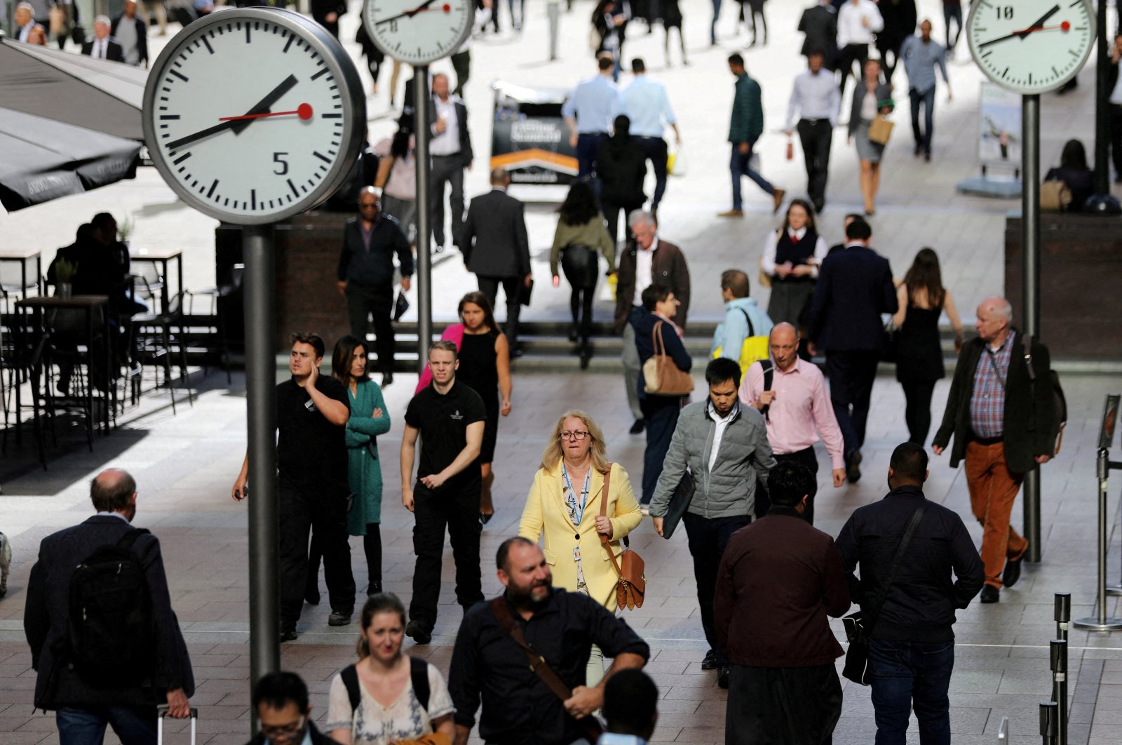 People walk through the financial district of Canary Wharf, London, Britain, Sept. 28, 2017. (Reuters Photo)