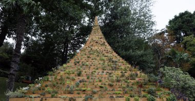 Ecofeminist Agnes Denes&#039; "Living Pyramid" displayed in Istanbul&#039;s Sabancı University Sakıp Sabancı Museum (SSM), Türkiye, Sept. 12, 2022. (Photo courtesy of the organization)
