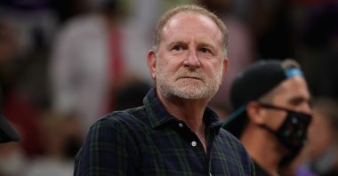Suns owner Robert Sarver during an NBA game, Phoenix, U.S., Oct. 13, 2021. (AFP Photo)