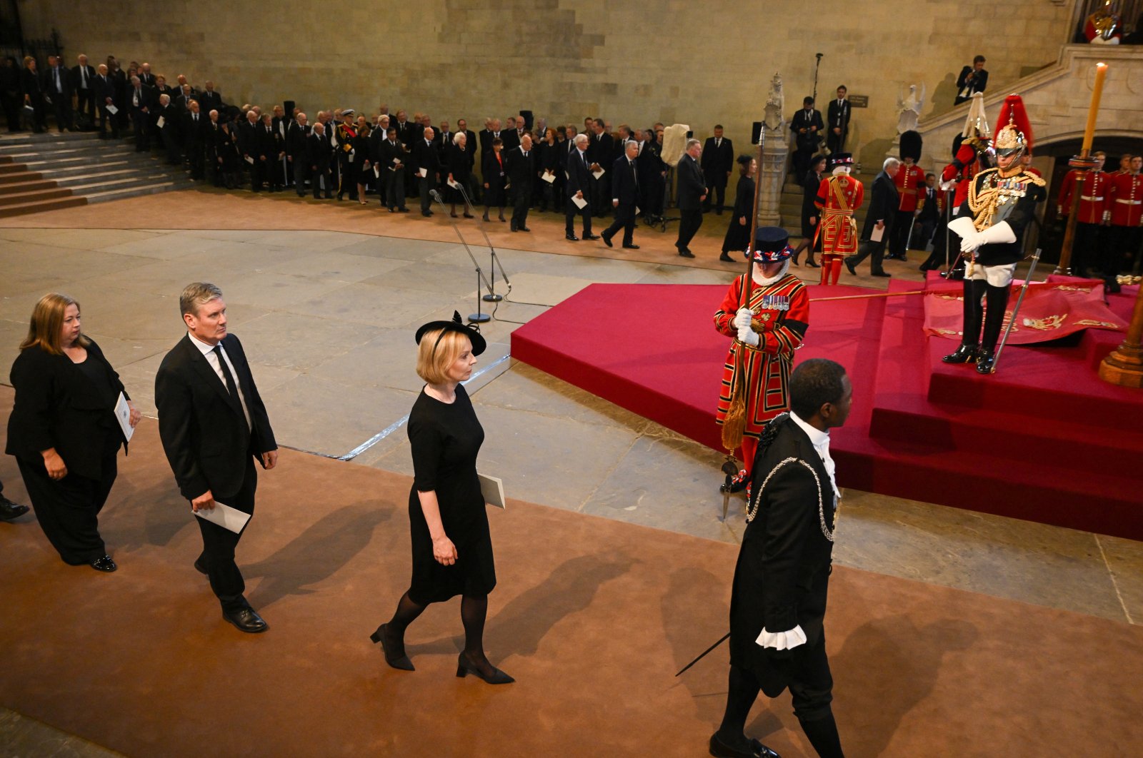 Keir Starmer, leader of the Labour Party, and Prime Minister Liz Truss file past Queen Elizabeth II&#039;s coffin in Westminster Hall for the lying-in state in London, U.K., Sept. 14, 2022. (Reuters Photo)