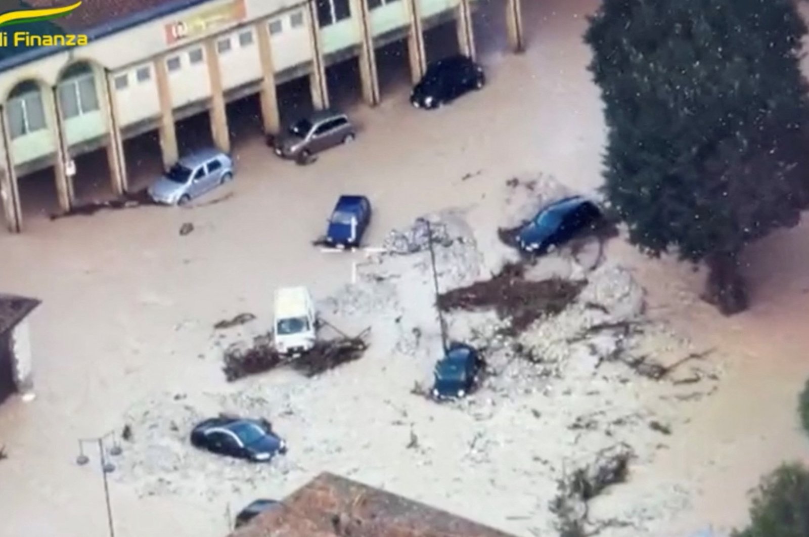 Sedikitnya 8 orang tewas setelah banjir bandang melanda Italia tengah