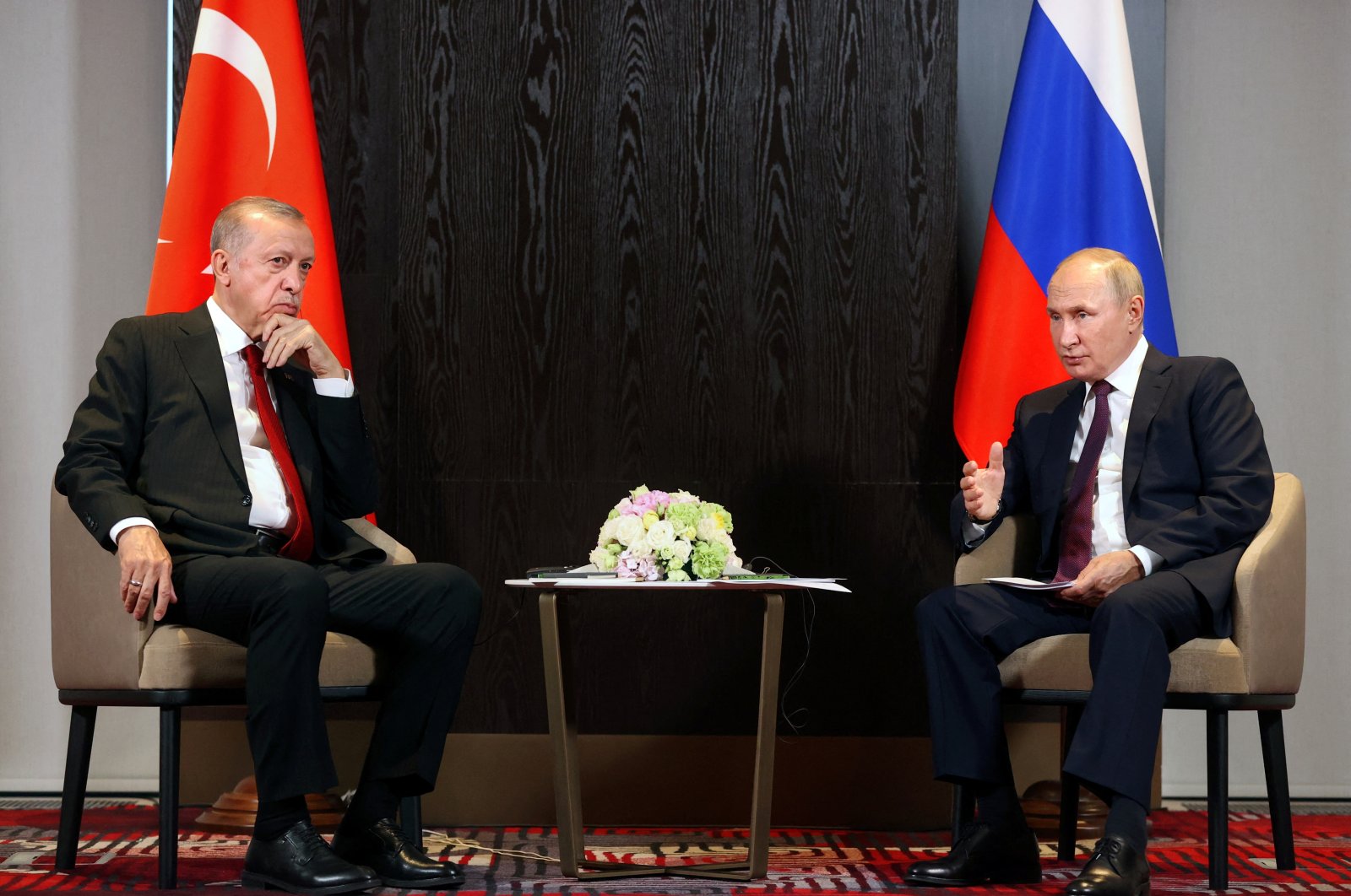President Recep Tayyip Erdoğan and his Russian counterpart Vladimir Putin (R) meet on the sidelines of the Shanghai Cooperation Organisation (SCO) summit in Samarkand, Uzbekistan, Sept. 16, 2022. (Reuters Photo)