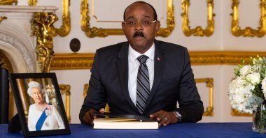 Prime Minister of Antigua and Barbuda, Gaston Browne, signs a book of condolence at Lancaster House in London, U.K., Sept. 17, 2022. (Reuters Photo)