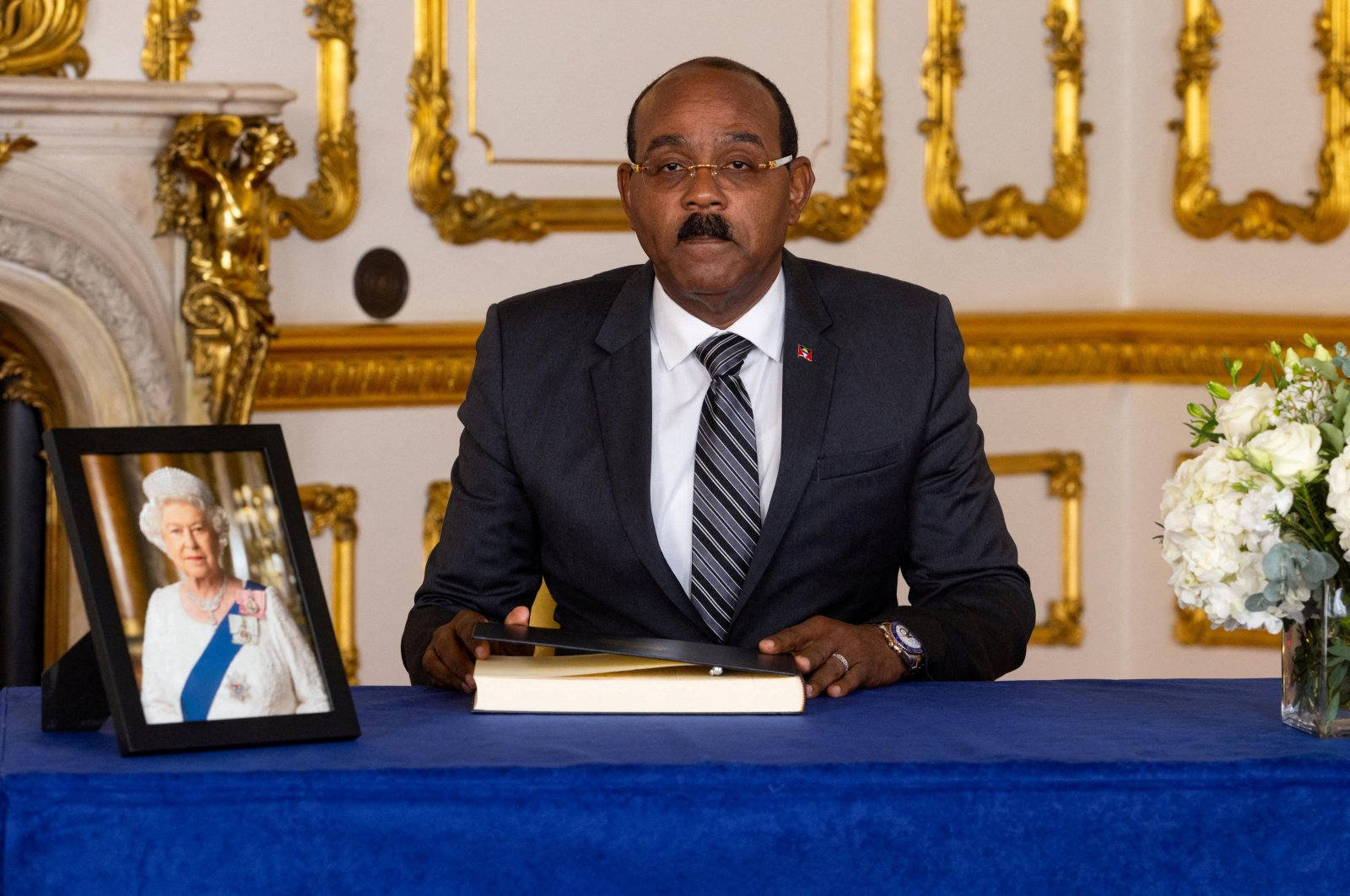 Prime Minister of Antigua and Barbuda, Gaston Browne, signs a book of condolence at Lancaster House in London, U.K., Sept. 17, 2022. (Reuters Photo)