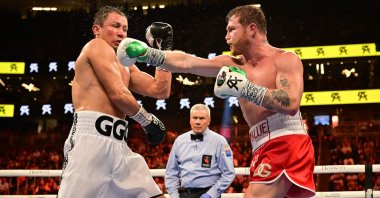 Saul &quot;Canelo&quot; Alvarez (R) and Gennady Golovkin exchange punches for the Super Middleweight Title, Las Vegas, U.S., Sept. 17, 2022. (AFP Photo)