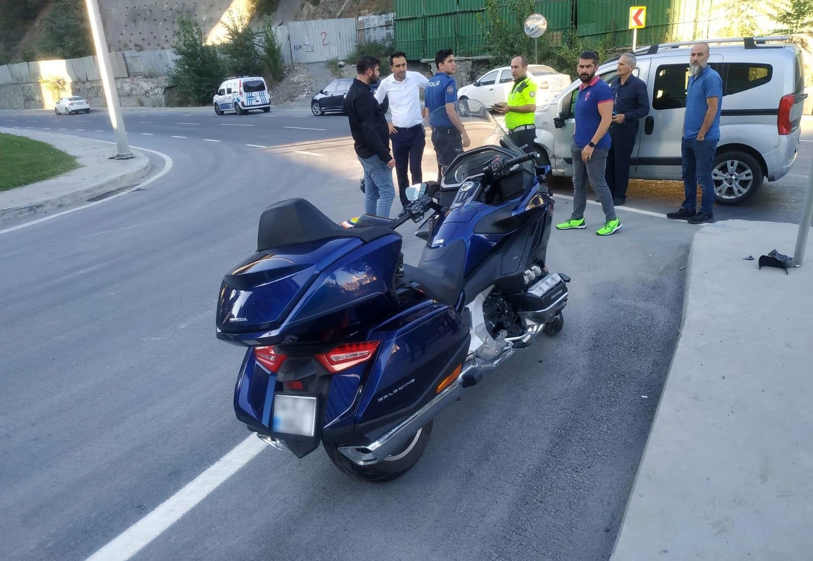 Sepeda motor pemilik Hull City dan pengusaha Turki serta taipan media Acun Ilıcalı terlihat setelah kecelakaan lalu lintas di Istanbul, Türkiye, 19 September 2022. (DHA Photo)