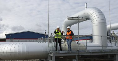Economy Minister Robert Habeck and Mecklenburg-West Pomerania (Mecklenburg-Vorpommern) state premier Manuela Schwesig visit Germany's future LNG terminal amid the Russian invasion of Ukraine, in Lubmin, Germany, Sept. 19, 2022. (Reuters Photo)