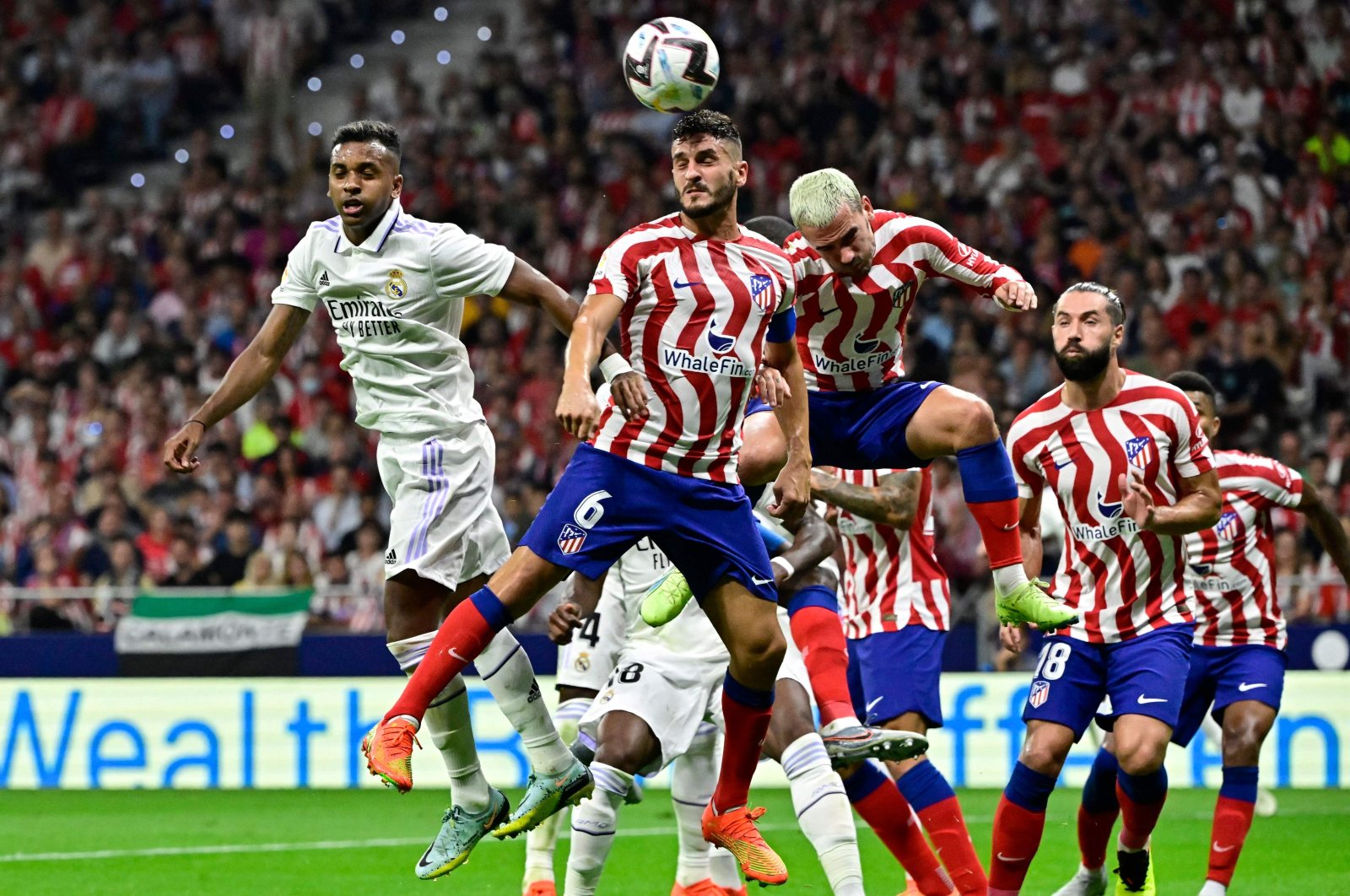 Atletico and Real Madrid players vie for the ball during a La Liga match, Madrid, Spain, Sept. 18, 2022. (AFP Photo)