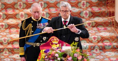 King Charles III (L) watches as Lord Chamberlain breaks his "Wand of Office" at the Committal Service for Queen Elizabeth II held at St George's Chapel in Windsor Castle, U.K., Sept. 19, 2022. (AFP Photo)