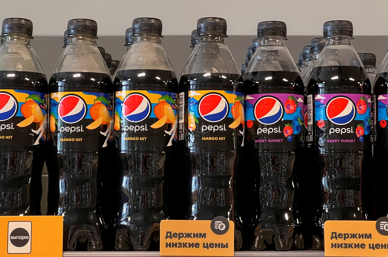 A view shows a shelf with bottles of Pepsi at a grocery store in Moscow, Russia, Sept. 9, 2022. (Reuters Photo)