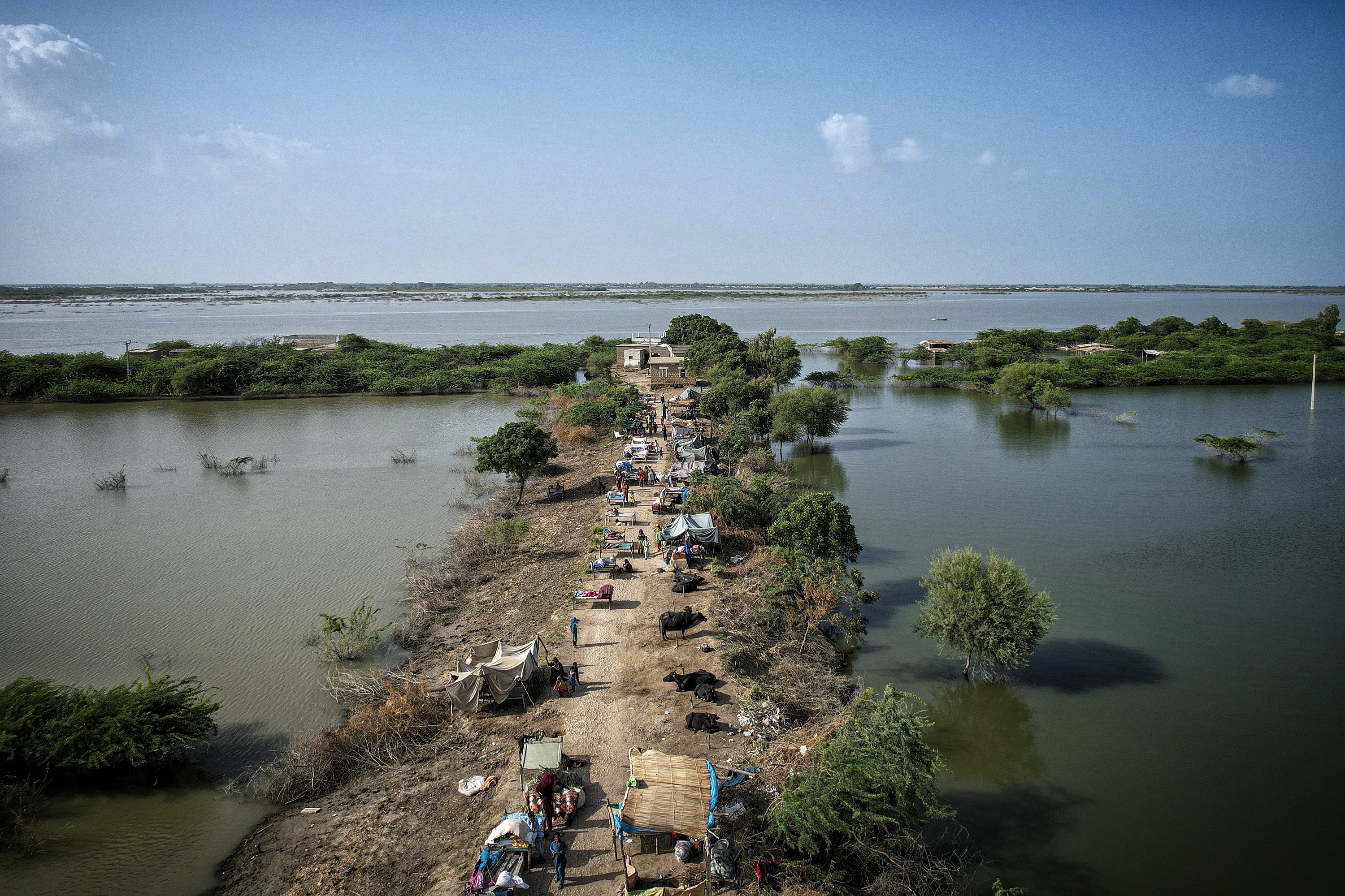 A view of tents, makeshift homes for flood victims, in Sindh, Pakistan, Sept. 18, 2022. (PHOTO BY UĞUR YILDIRIM) 