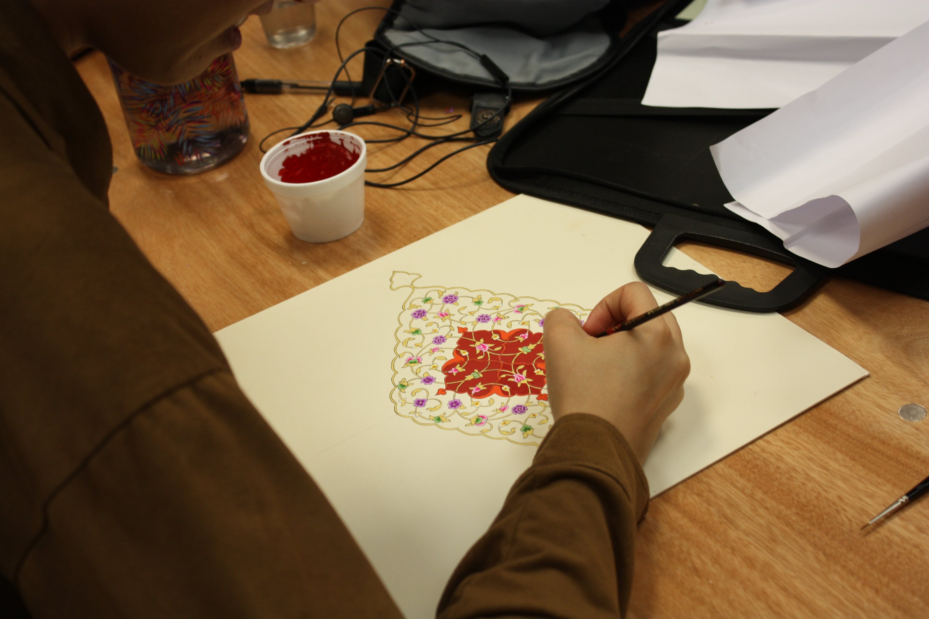 Students practice the art of tezhip at the Yunus Emre Institute London, in London, U.K. (Photo courtesy of Yunus Emre Institute)