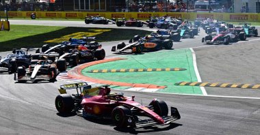 Ferrari's Monegasque driver Charles Leclerc (C) leads at the start of the Italian Formula One Grand Prix, Monza, Italy, Sept. 11, 2022. (AFP Photo)