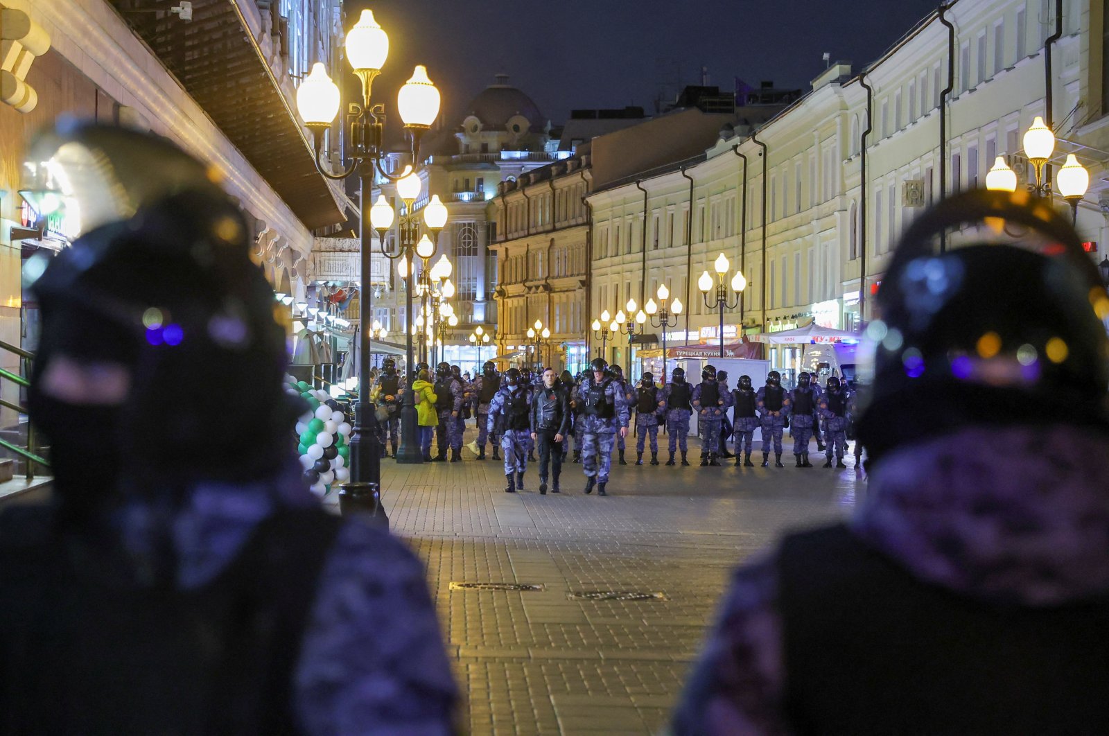Puluhan orang Rusia mencari jalan keluar saat mobilisasi untuk Ukraina dimulai