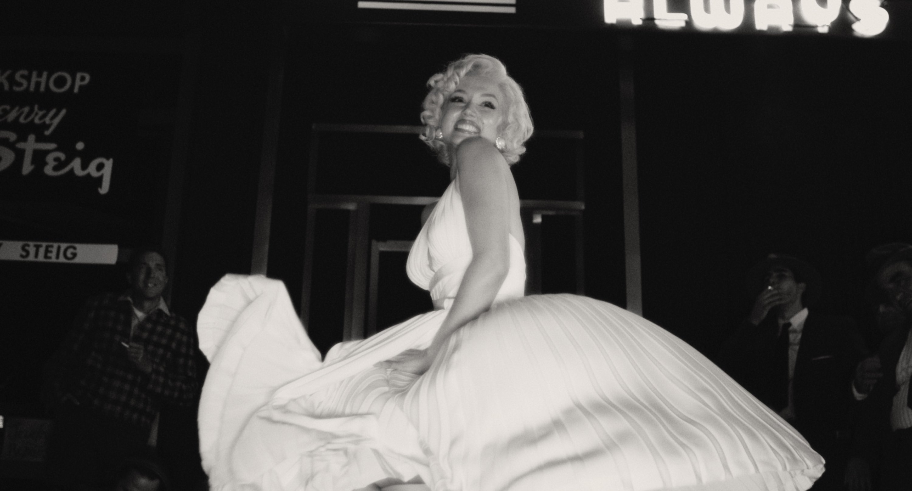 Gambar yang dirilis oleh Netflix ini menunjukkan Ana de Armas sebagai Marilyn Monroe di 