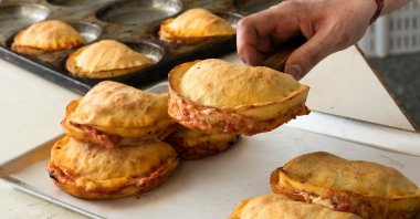 Panzerotti is very similar to traditional Turkish fried doughs or bagels. (Shutterstock Photo)