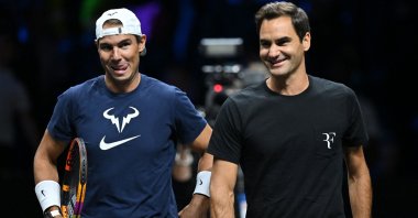 Roger Federer (R) and Rafael Nadal attend a practice session ahead of the 2022 Laver Cup, London, England, Sept. 22, 2022. (AFP Photo)