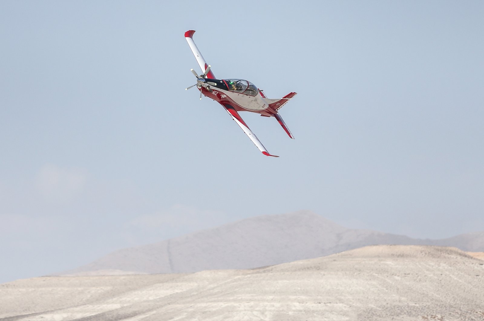 TAI&#039;s Hürkuş carries out a demonstration flight above Sivrihisar in Eskişehir, central Türkiye, Sept. 18, 2022. (AA Photo)