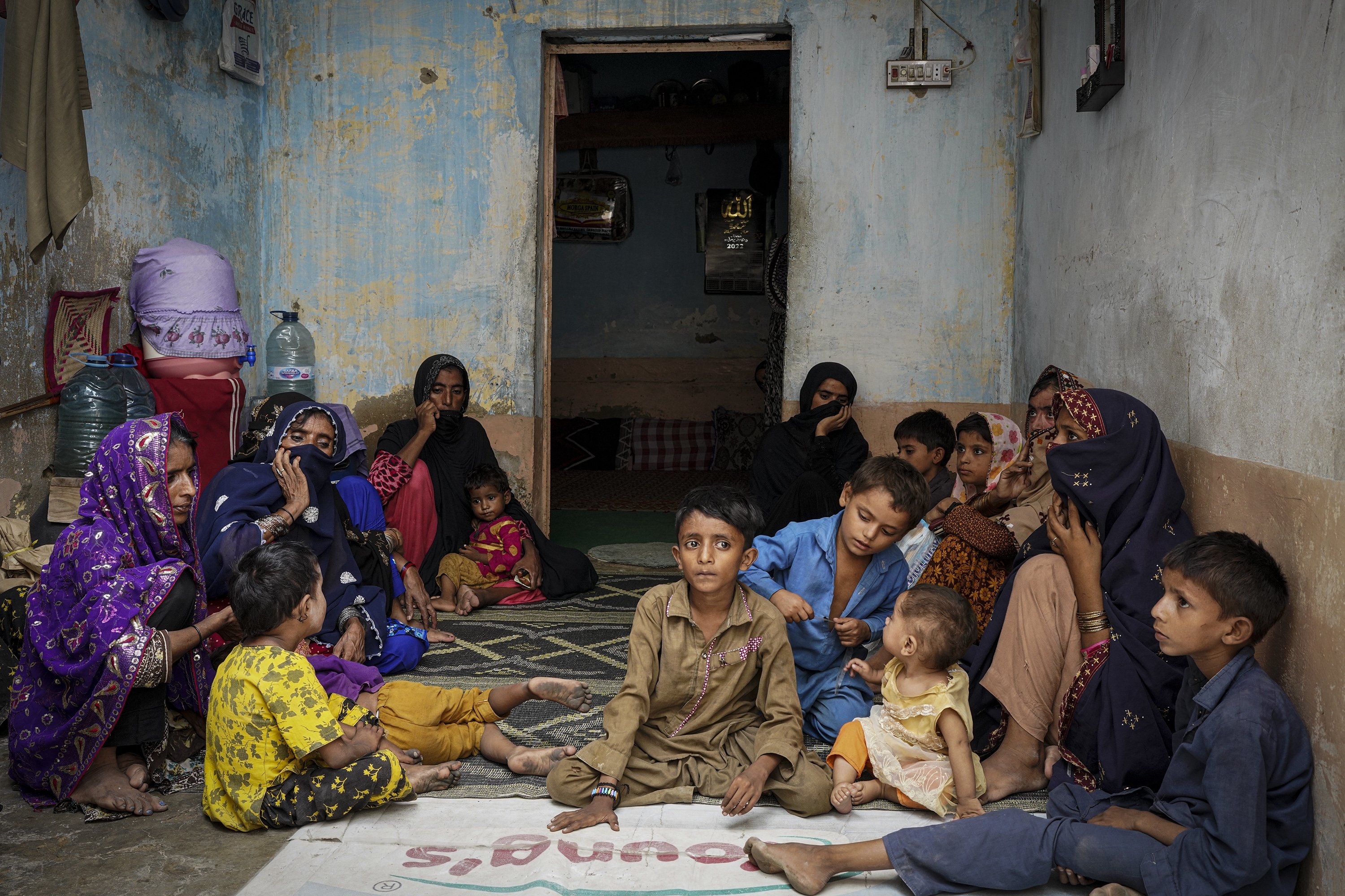Displaced people in a shelter, in Karachi, Pakistan, Sept. 22, 2022. (PHOTO BY UĞUR YILDIRIM) 