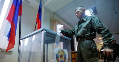 A service member of the self-proclaimed Luhansk People&#039;s Republic (LPR) votes during a referendum on joining LPR to Russia, Luhansk, Ukraine Sept. 23, 2022. (Reuters Photo)