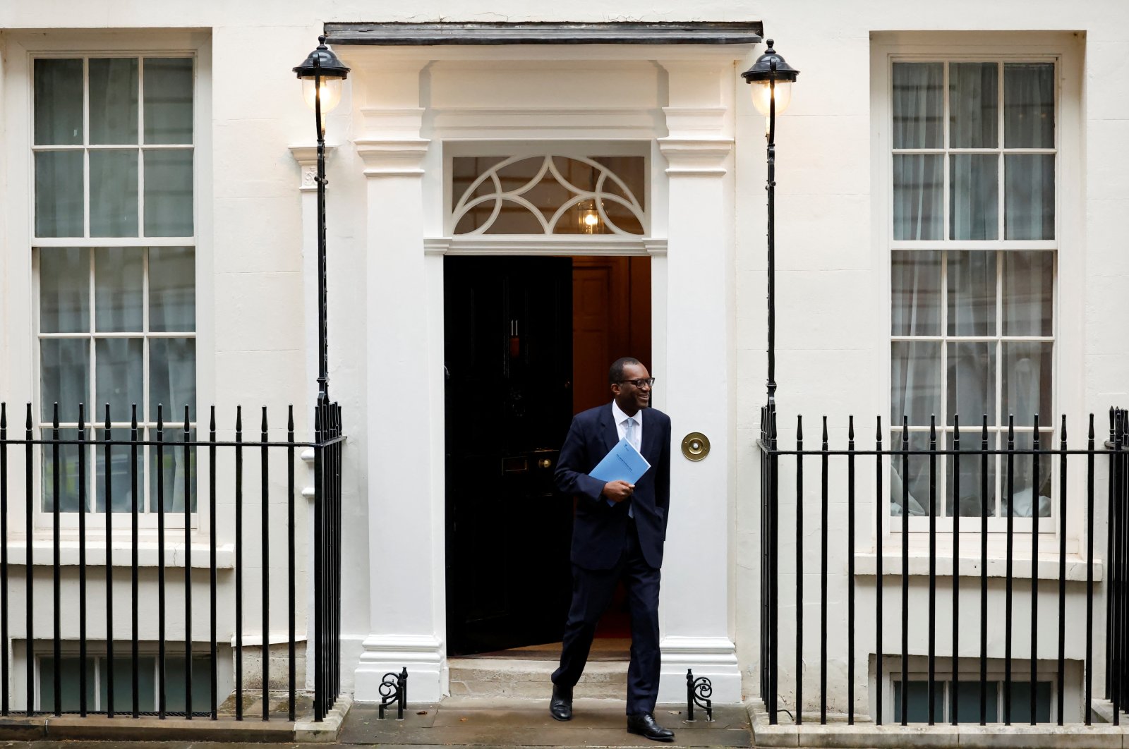 Britain&#039;s Chancellor Kwasi Kwarteng leaves 11 Downing Street in London, U.K., Sept. 23, 2022. (AP Photo)