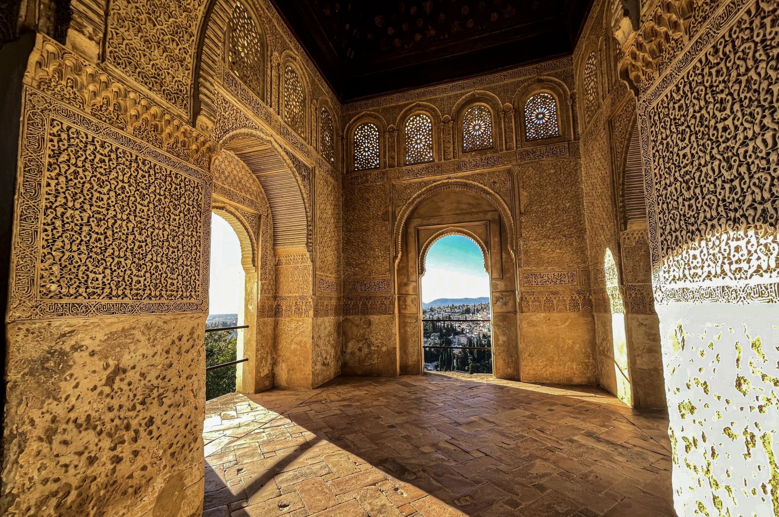 Splendid Andalusian Alhambra Palace Continues To Draw Visitors | Daily ...