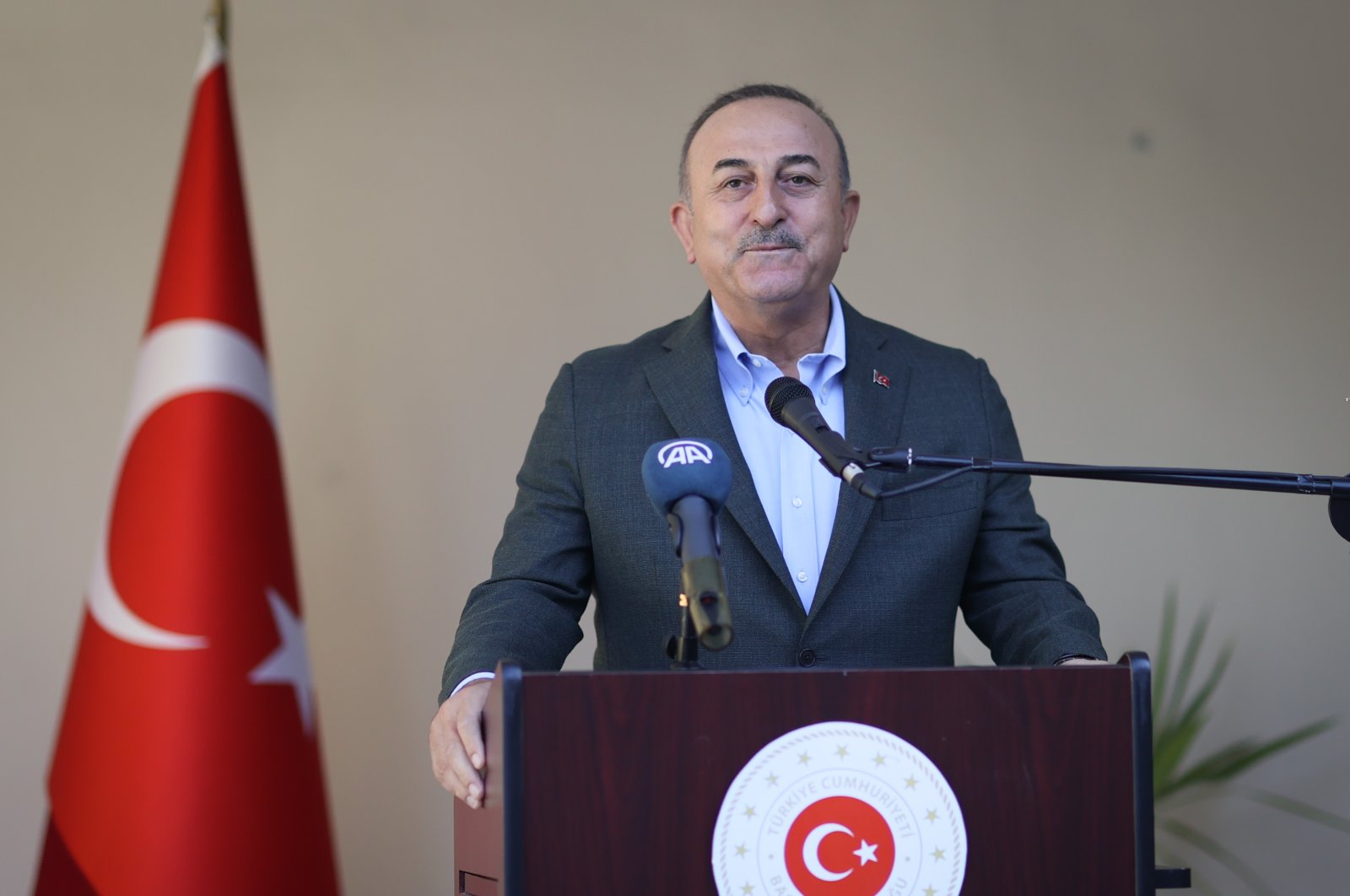 Foreign Minister Mevlüt Çavuşoğlu addresses the Turkish American community in Los Angeles, California, U.S., Sept. 24, 2022. (AA)