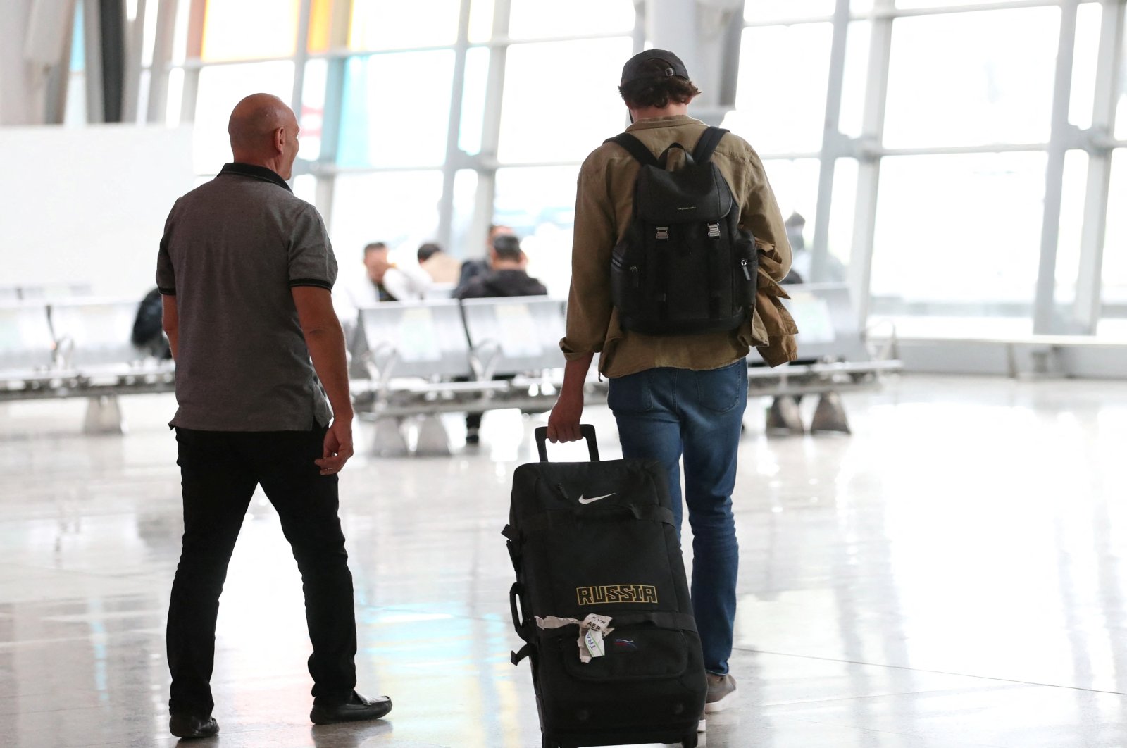 A man pulls his luggage upon arrival on a flight from Russia at Zvartnots international airport in Yerevan, Armenia, Sept. 22, 2022. (Reuters Photo)
